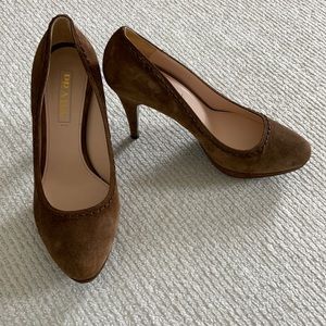 Prada brown suede pumps